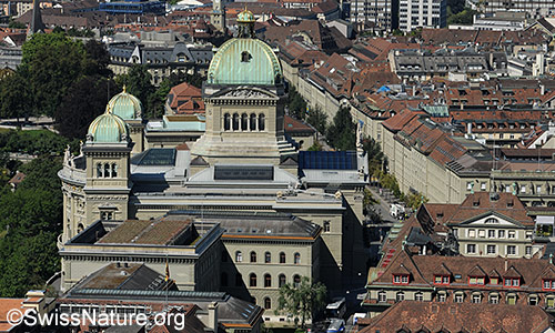 Bundeshaus in Bern. Für den Bau der Fassade wurde u.a. Sandstein verwendet.