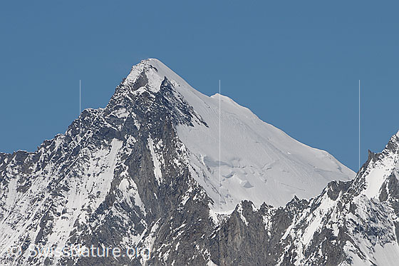 Foto: Dom. 
Gipfelportrait des Walliser Viertausenders.