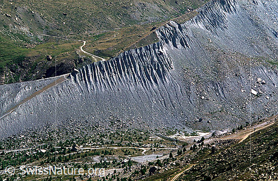 Foto: Seitenmoräne des Findelgletschers.

