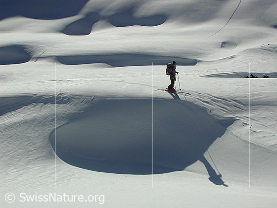Foto: Skitour auf das Türstenhäuptli. Im Aufstieg. Licht und Schatten.