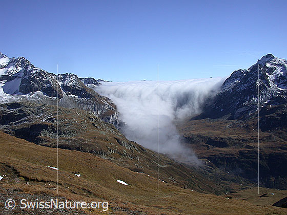 Foto: Furggulti: Blick auf die Nebelwalze über dem Albrunpass.
