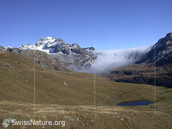 Foto: Alp Wyssi: Blick auf die Nebelwalze über dem Albrunpass.