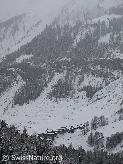 Foto: Bergdorf Imfeld bei düsterem Wetter