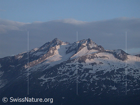 Foto: Piz Gallina und Mittaghorn im letzten Tageslicht