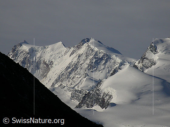 Foto: Monte Rosa von NNE (Hohsaas)
Signalkuppe, Zumsteinspitze, Dufourspitze, Nordend.