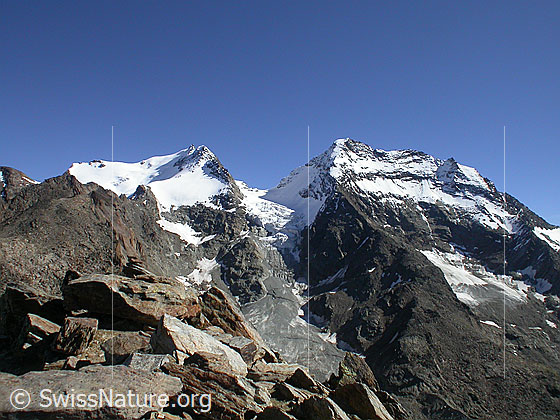 Foto: Fletschhorn und Lagginhorn von WNW  (Gipfel Jegihorn)
Dazwischen der Fletschhorngletscher.