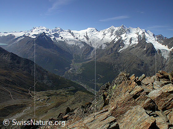 Foto: Strahlhorn, Rimpfischhorn, Allalinhorn, Alphubel und Mischabel von NE (Jegihorn)
Täschhorn, Dom, Lenzspitze, Nadelhorn, Stecknadelhorn und Hohberghorn. Vorgelagert das Ulrichshorn.