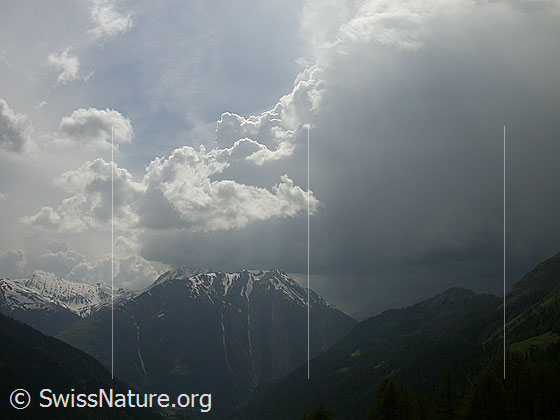 Foto: Gewitterstimmung über dem Breithorn.