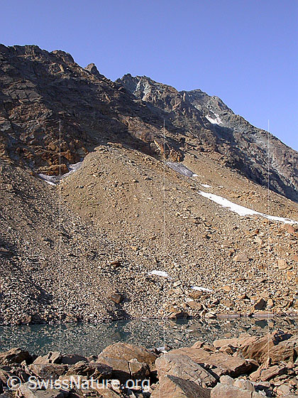 Foto: Unterster Geisspfadsee. Im Hintergrund das Schwarzhorn.