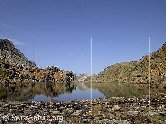 Foto: Züesee von E, im Hintergrund das Stockhorn.