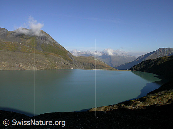 Foto: Blick aus der Region Griespass über den Griessee Richtung N (östliche Berner Alpen)