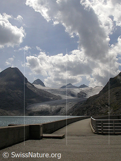Foto: Griessee, Bättelmatthorn, Rothorn, Blinnenhorn und Griesgletscher, Staumauer.