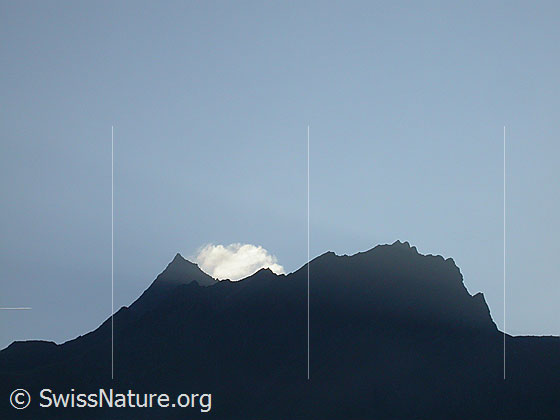 Foto: Silhouette von Wasenhorn und Mäderhorn von W (Simplonpass)