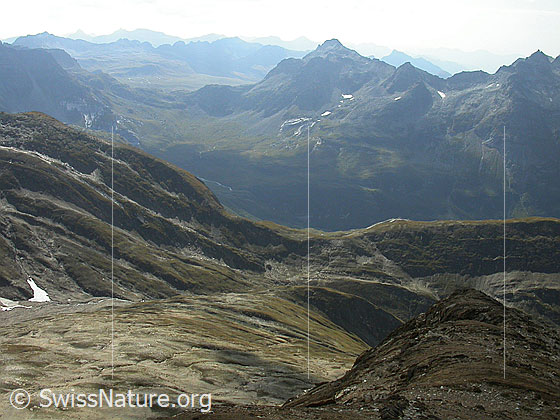 Foto: Blick vom Holzjihorn über Fäldbachtal, Furggulti und Albrunpass nach Italien.