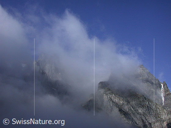 Foto: Im Aufstieg zum Gischigletscher: Morgenstimmung über einem Gipfel der Helsenhorngruppe.