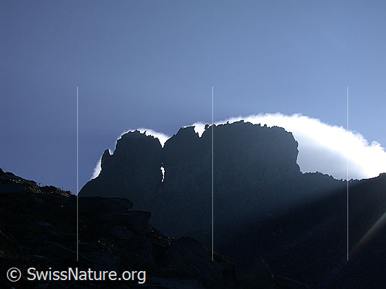 Foto: Im Aufstieg zum Gischigletscher: Morgenstimmung über dem Gischihorn.