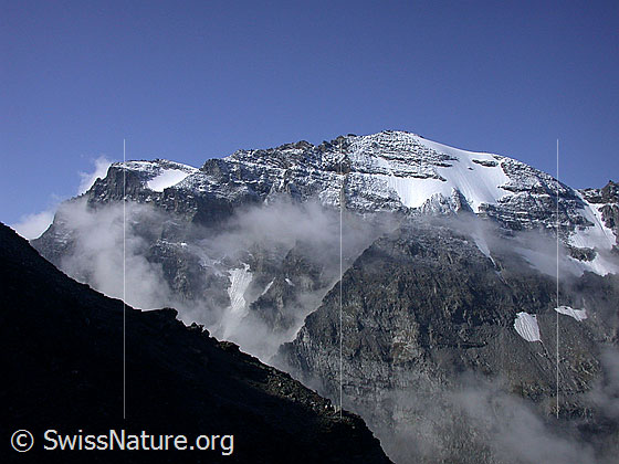 Foto: Im Aufstieg zum Gischigletscher: Morgenstimmung am Helsenhorn.
