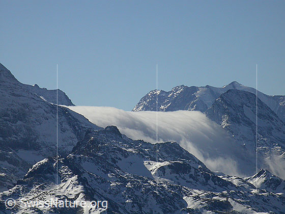 Foto: Blick vom Eggerhorn Richtung Simplon: Föhnwalze  zwischen Bortelhorn und Wasenhorn.