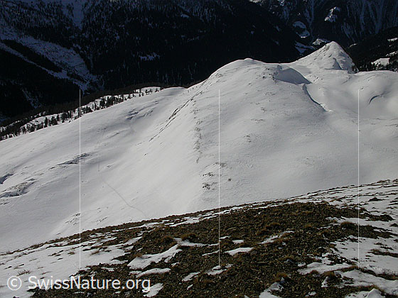 Foto: Tiefblick vom Gandhorn (Richtung W) auf die Aufstiegsspur und Galen.
