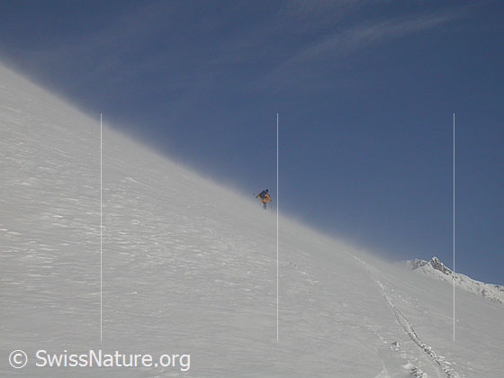 Foto: Abfahrt vom Gandhorn durch aufgewirbelten Triebschnee.