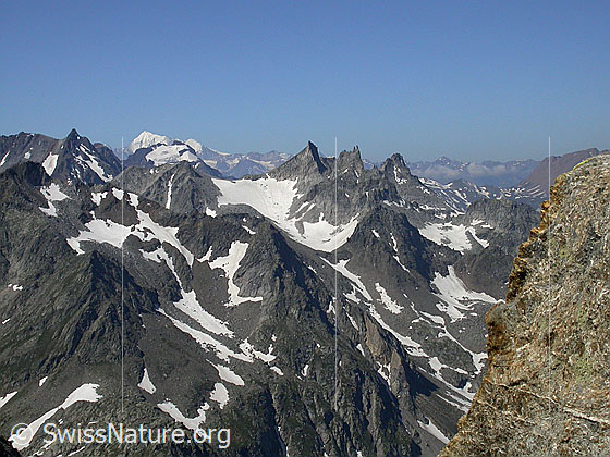 Foto: Im Aufstieg zum Ofenhorn. Blick von der Eggerscharte Richtung W. Schwarzhorn, Weisshorn, Hillehorn, Schinhörner, Breithorn.