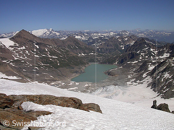Foto: Gipfel des Ofenhorn. Blick auf den Lago del Sabbione (Richtung NE)