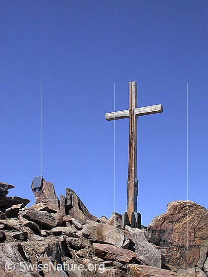 Foto: Gipfel des Ofenhorn. Gipfelkreuz.