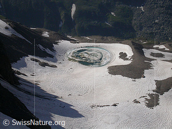 Foto: Tiefblick vom Gipfel des Ober Rappehorn auf den Turbesee.