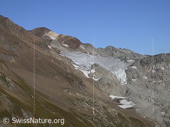 Foto: Blick von den Turbechepf zum Hohsandhorn. Gut sichtbar ist die Dolomitzone unterhalb des Gipfels.