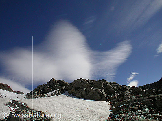 Foto: Auf dem Weg zum Mittlebärgpass: Interessante Wolken am Himmel.