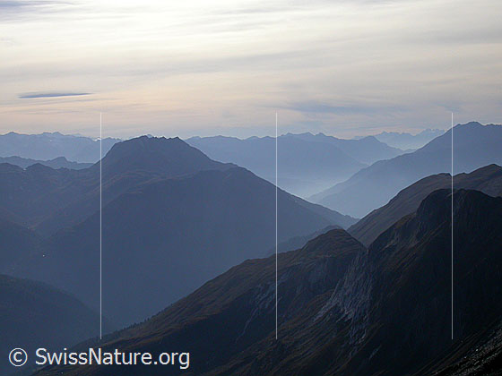 Foto: Gebiet Hohsandhorn / Strahlgrät: Blick über das Binntal zum Breithorn. Rechts davon das Rhonetal.