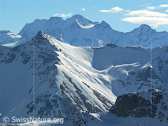 Foto: Blick vom Ankestock zu Drümännler und Bodezehore. Im Hintergrund die Blüemlisalp.