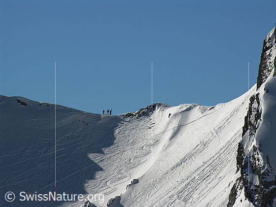 Foto: Alpinisten in einem Sattel oberhalb Wildgrimmi.