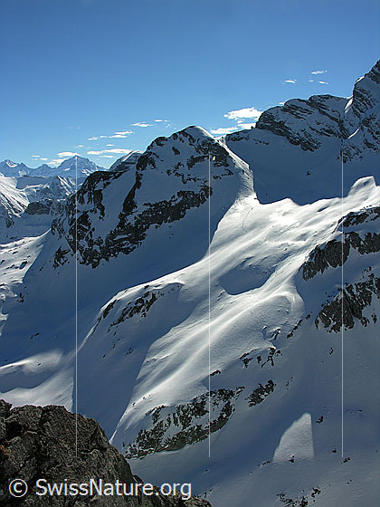 Foto: Blick vom Ankestock über die Wildgrimmi zu einem Vorgipfel des Rothorns.