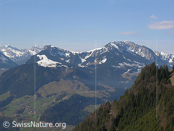 Foto: Blick von Chrindi auf Abendberg und Turnen.