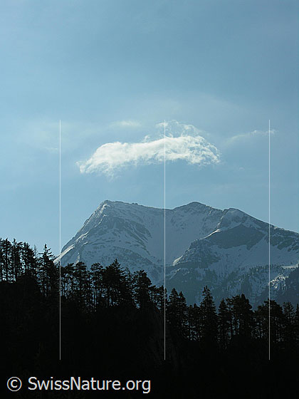 Foto: Blick von Chrindi zum Niesen. Über dem Niesen eine kleine Wolke.