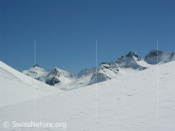 Foto: Blick vom Gandhorn zu Albrunhorn, Bochtehorn, Seewischhorn, Kleines Schinhorn und Grosses Schinhorn.