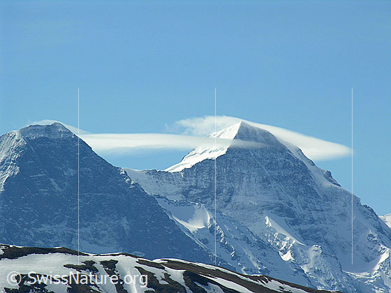 Foto: Im Gebiet der Hohganthütte: Zu Eiger und Mönch. Mit Wolken, welche einen Wetterwechsel ankünden. Gut zu sehen ist die Eigernordwand.