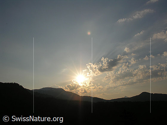 Foto: Im Aufstieg zu den Sieben Hengsten: Morgenstimmung über der Steinige Matte.