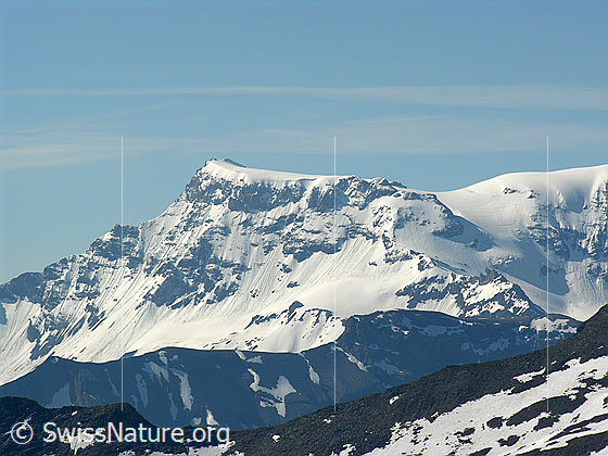 Foto: Blick vom Gipfel zum Grossstrubel.