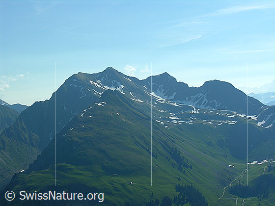 Foto: Blick vom Gipfel zu Männliflue, Winterhorn und Erbithore. Im Vordergrund die Galmschibe.
