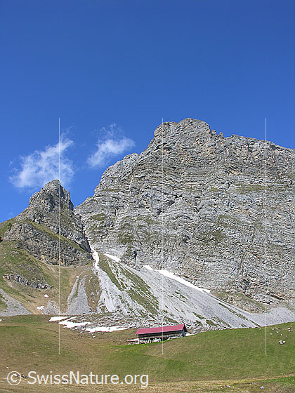 Foto: Unterhalb Grimmi Furggi: Alphütte am Fuss des Rothorns.