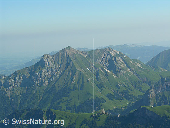 Foto: Dreispitz und Latrejespitz von S.
Im Vordergund der Aabeberg.