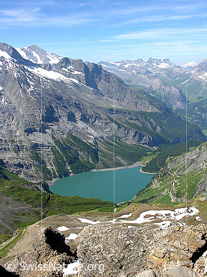 Foto: Oeschinensee und westliche Berner Alpen (u.a. Altels, Wildstrubel).