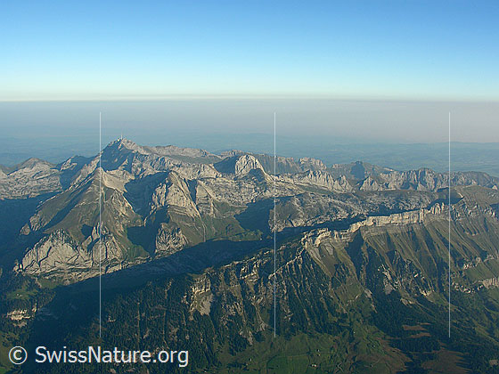 Foto: Alpsteinmassiv mit Wildhuser Schafberg, Säntis und Altmann.