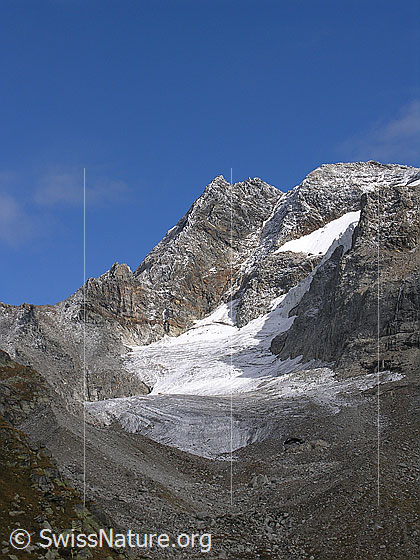 Foto: Tälli mit leicht verschneitem Ofenhorn und Tälligletscher.