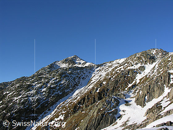 Foto: Oberhalb Grimselpass. Blick zum Gipfel des Sidelhorns.