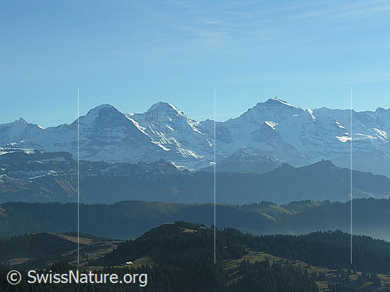 Foto: Im Abstieg vom Hohgant West. Blick auf Eiger, Mönch und Jungfrau.