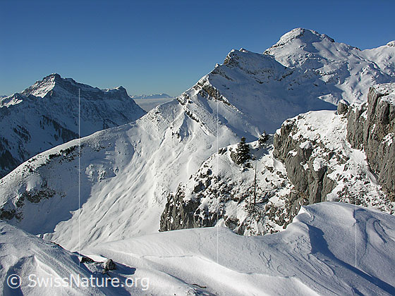 Foto: Blick vom Böli zum Hohgant und Schibengütsch (Schrattenfluh).