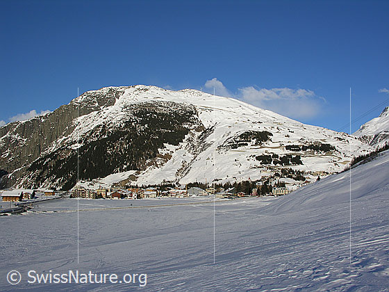 Foto: Blick auf Andermatt. Dahinter der Gütsch.